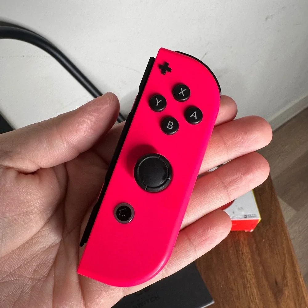 Nintendo Switch Bundle Hori Mario Kart 8 Wheel Neon Pink Joy-Con & Case‎